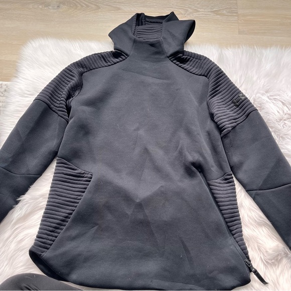 Under Armour Other - Under Armour sweatshirt